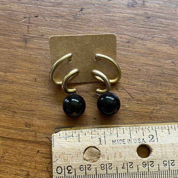 Vintage Retro 60s Gold and Black Earrings - Picture 2 of 4